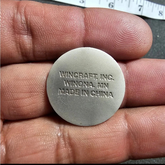 Small St Louis Cardinals Silver Tone Enameled Coin Token Wincraft Inc. - Picture 2 of 3